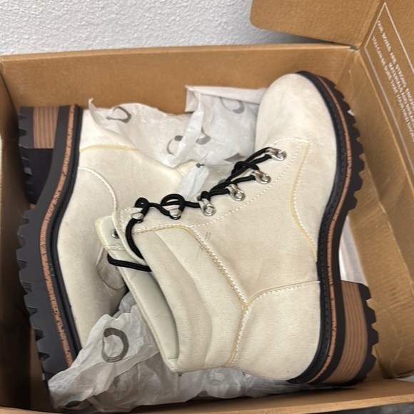 Journee Collection Women's Hiker Bootie - Picture 2 of 6